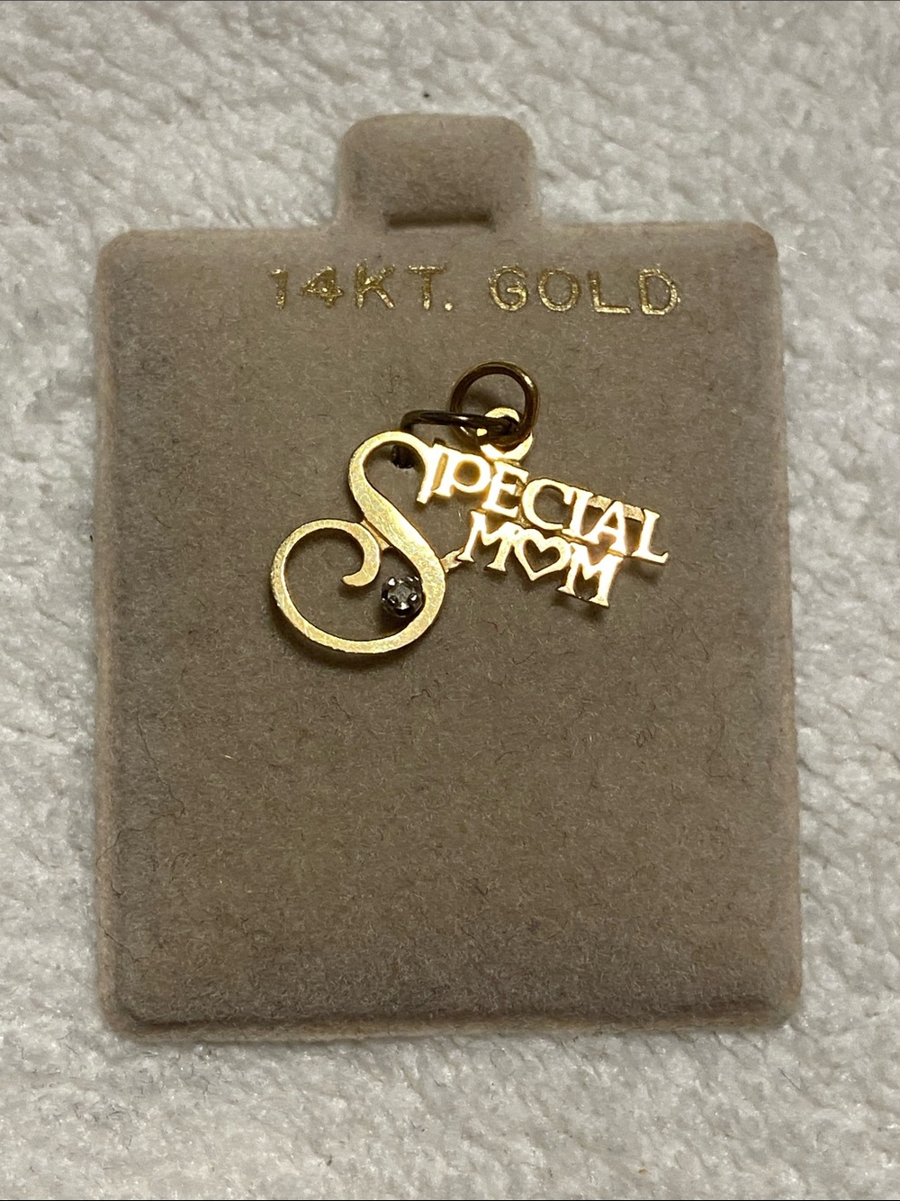 14KT Gold "Special Mom" Pendant Charm